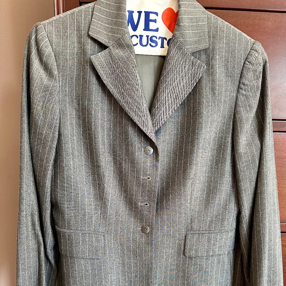 Tahari skirt suit